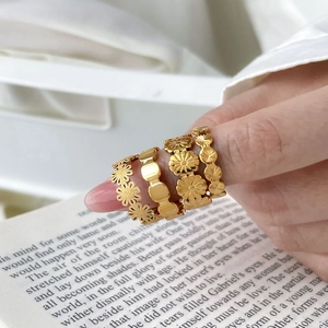 Bague Marguerite Pour Femme Plaqué Or 18 Carats Acier Titane Mat Ovale Géométrique Minimaliste Bijoux