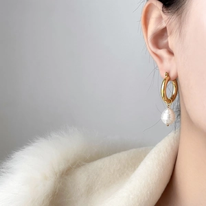 Elegant 18K gold plated C-shaped hoop earrings with dangling white baroque pearl charms