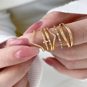 Minimalistischer Kreuz V-Form Mehrlagiger Ring Titanstahl Zirkon Eingelegt Einfacher Geometrischer Schmuck Für Damen