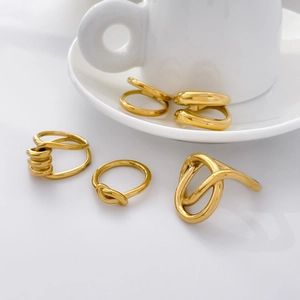 Set of five 18K gold-plated titanium steel rings with twisted knot and geometric designs