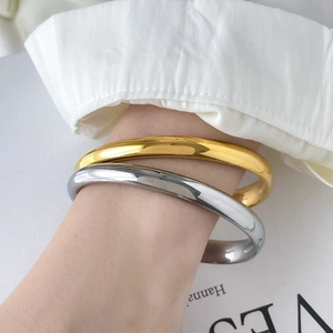 Exaggerated hollow arc thick bangle set in 18K gold and silver plated titanium steel