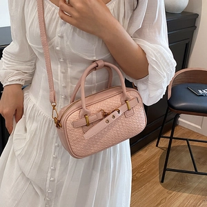 Sac à main Boston rose à texture tissée avec poignées et bandoulière pour femme