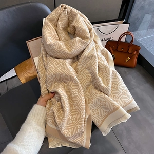 Dickes beige Blumen-Jacquard-Halstuch mit Fransen für Winterwärme und eleganten Stil