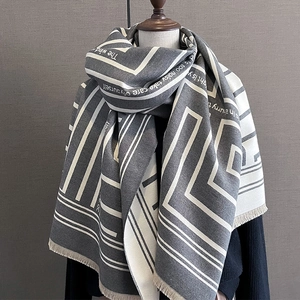 Thick geometric scarf with fringes and English quote print for winter warmth