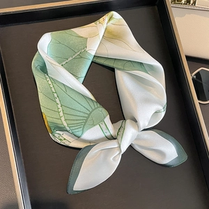 Foulard Carré En Satin De Mûrier Imprimé Lotus Élégant Satin Bandana Accessoires De Mode Femmes Châle