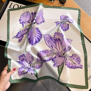 Carré en soie élégant avec imprimé iris violet et bordure vert foncé pour femmes
