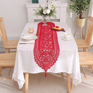 Hollow Out Lace Table Runner Polyester Floral Pattern With Tassels For Dining Room Wedding Party Decor Elegant Style