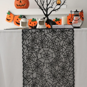 Chemin de table Halloween en dentelle noire avec motif ajouré de toile d'araignée