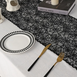 Chemin de table Halloween en dentelle noire avec motif de toile d'araignée décoratif