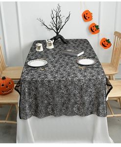 Detail van de kanten textuur van een zwarte Halloween spinnenweb tafelloper voor decor