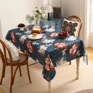 Nappe luxueuse style peinture à l'huile avec motifs floraux bleu marine, imperméable
