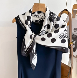 Grand Foulard Carré Mode Femme Imprimé Pois Et Camélia Sergé De Satin Satin Châle Élégant Écharpe De Cou