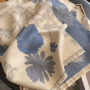 Detail of double-sided jacquard shawl with floral patterns and soft tassel edges