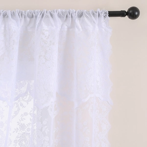 Rideau vintage français en dentelle blanche avec motifs floraux et bords ondulés