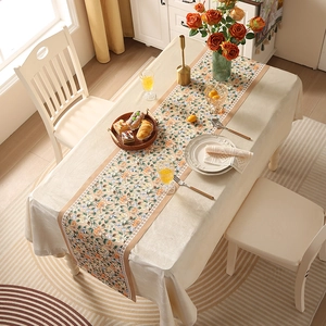 Floral table runner with daisy patterns on waterproof thick polyester fabric for dining decor