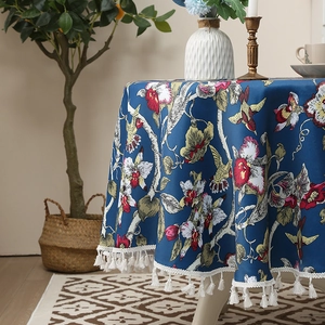 Blaue Tischdecke mit Blumenmuster, Kolibri und Baumwollquasten für runde Esstische