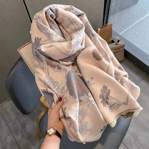 Thick floral print cashmere-feel scarf with tassels for winter warmth and fashion