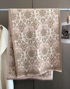 Detail of floral jacquard scarf with retro tulip patterns and elegant fringed edges