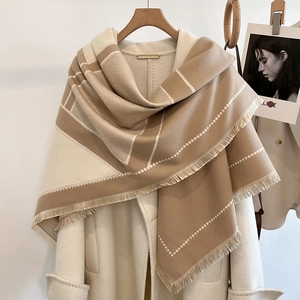 Oatmeal and camel color-block cashmere scarf with geometric stripes and tassels