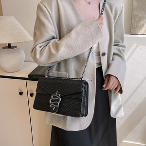 Retro crocodile pattern shoulder bag with silver snake buckle and dark grey chain