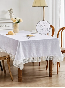 Detail van waterdicht kanten tafelkleed met wit bladjacquard en elegante franje