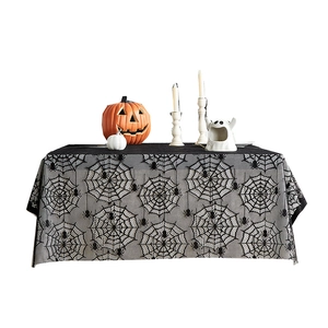 Halloween tafelkleed van zwart kant met spinnenwebontwerp voor feestdecoratie