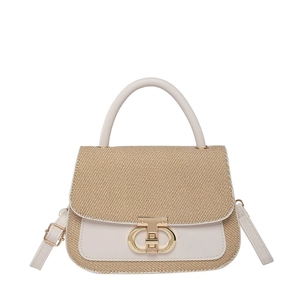 Sac bandoulière chic en cuir beige et paille avec boucle élégante en métal doré
