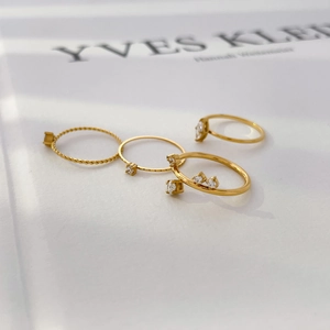 Set of four 18K gold plated titanium steel rings with sparkling zircon shuttle stones