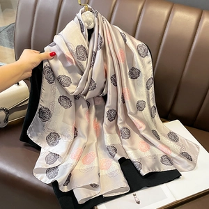 Sciarpa In Raso Con Stampa Rose Scialle Elegante In Raso Sintetica Per Protezione Solare Spiaggia Accessori Moda Donna