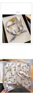 Détail d'un carré de soie avec imprimé floral vintage et texture satinée de qualité