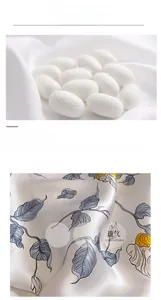 Détail du tissu en soie de mûrier avec imprimés floraux et cocons de vers à soie naturels