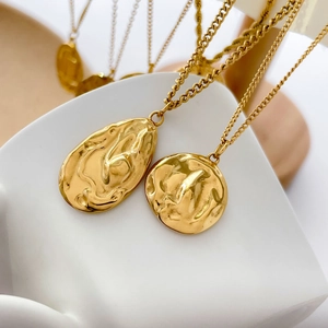 Colliers vintage plaqués or 18K avec relief artistique et pendentifs goutte d'eau
