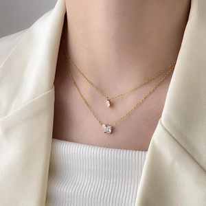 Collana a doppio strato placcata oro 18K con ciondoli in zircone a goccia e quadrati
