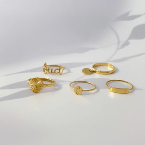 Bague en Acier Inoxydable Plaqué Or Lettre Lucky Disque Rayon de Soleil Motif Tai Chi Bague Géométrique Torsadée Bijoux pour Femmes