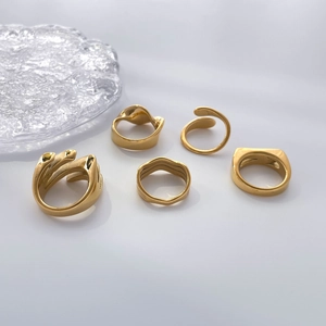 5er-Set 18K vergoldete Titanringe mit geometrischen Wellenformen und modernen Kurven-Designs