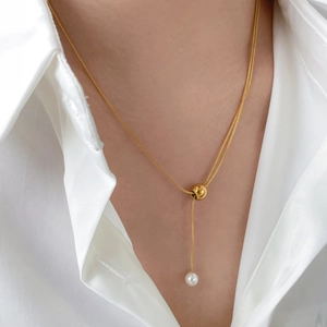 Collier en Y doré ajustable avec une perle coulissante et une perle blanche élégante