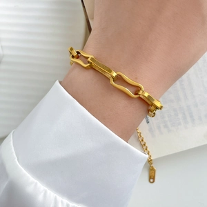 Minimalist gold chunky chain bracelet with geometric links and adjustable clasp on wrist