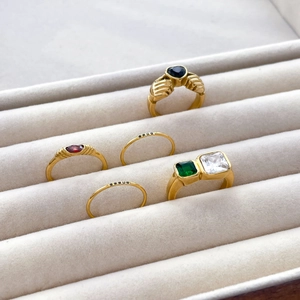 Gold Plated Titanium Steel Rings With Heart Black Zircon Red Green White Gemstones Retro Hands Hugging Jewelry For Women