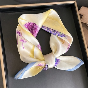 Femme Élégant Foulard Carré En Satin De Mûrier Imprimé Floral Impression Numérique Foulard De Mode Doux