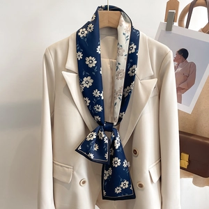 Écharpe étroite en soie à motif marguerites pour décoration de cou style français