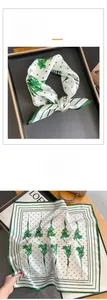 Détails du carré en soie avec motifs floraux verts et pois vintage élégants