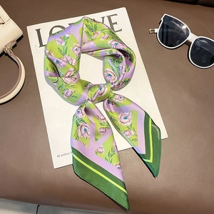 Foulard Quadrato Elegante In Raso Con Stampa Floreale Per Ufficio Professionale Accessorio Per Capelli Di Moda Elegante