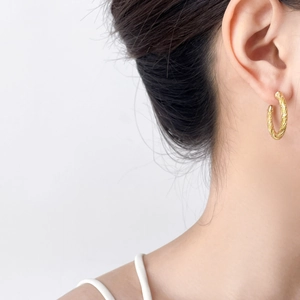 Boucles d'oreilles créoles torsadées dorées vintage en acier au titane de haute qualité