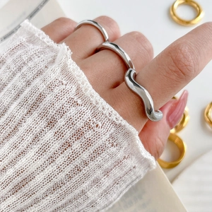 Minimalist silver wavy multi-finger ring set in polished titanium steel for modern women