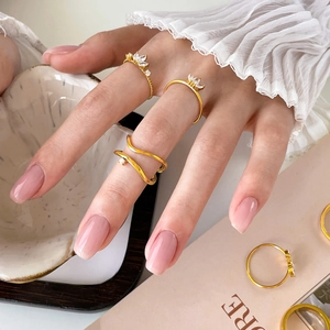 Bagues en titane plaqué or 18K avec pierres de zircon et trèfle ajouré à deux couches