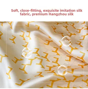 Vue détaillée du tissu en imitation soie respirant avec motifs géométriques jaunes