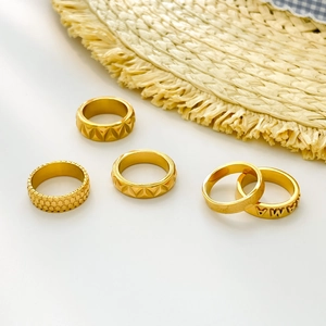 Five-piece 18K gold plated titanium steel ring set with honeycomb and MAMA lettering