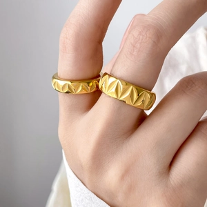 Polished 18K gold plated titanium steel rings with geometric pyramid texture patterns