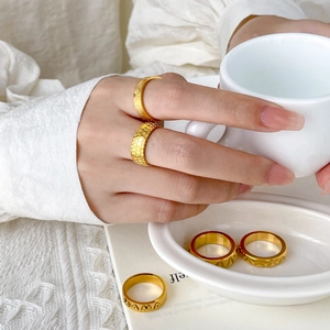 Set of five 18K gold plated stainless steel rings featuring honeycomb and MAMA engravings