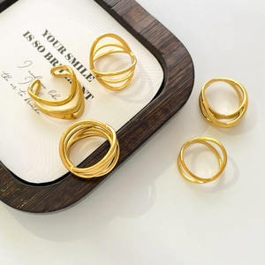 5-piece geometric intertwined hollow gold ring set with minimalist modern design